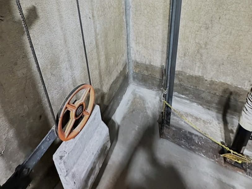 止水作業を終えたEV架台・入隅部（施工記録）