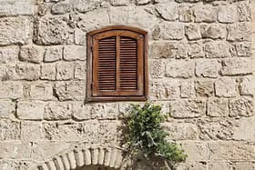 外壁のひび割れの原因と、補修の流れ