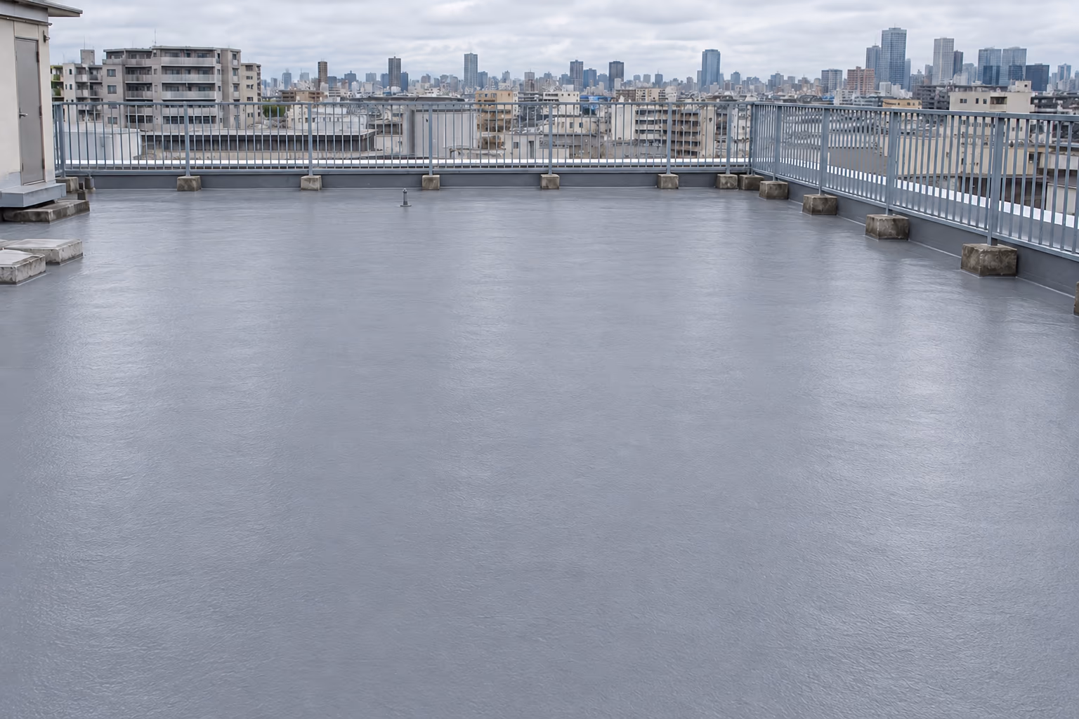 ひびの奥まで浸透させ、防水の仕上げまで